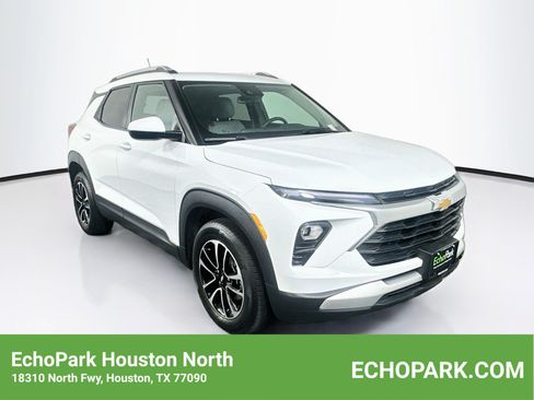 Used 2025 Chevrolet TrailBlazer LT w/ Driver Confidence Package FWD image 1