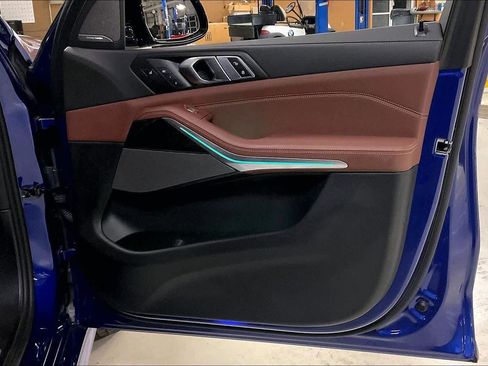 Used 2025 BMW X7 M60i image 21