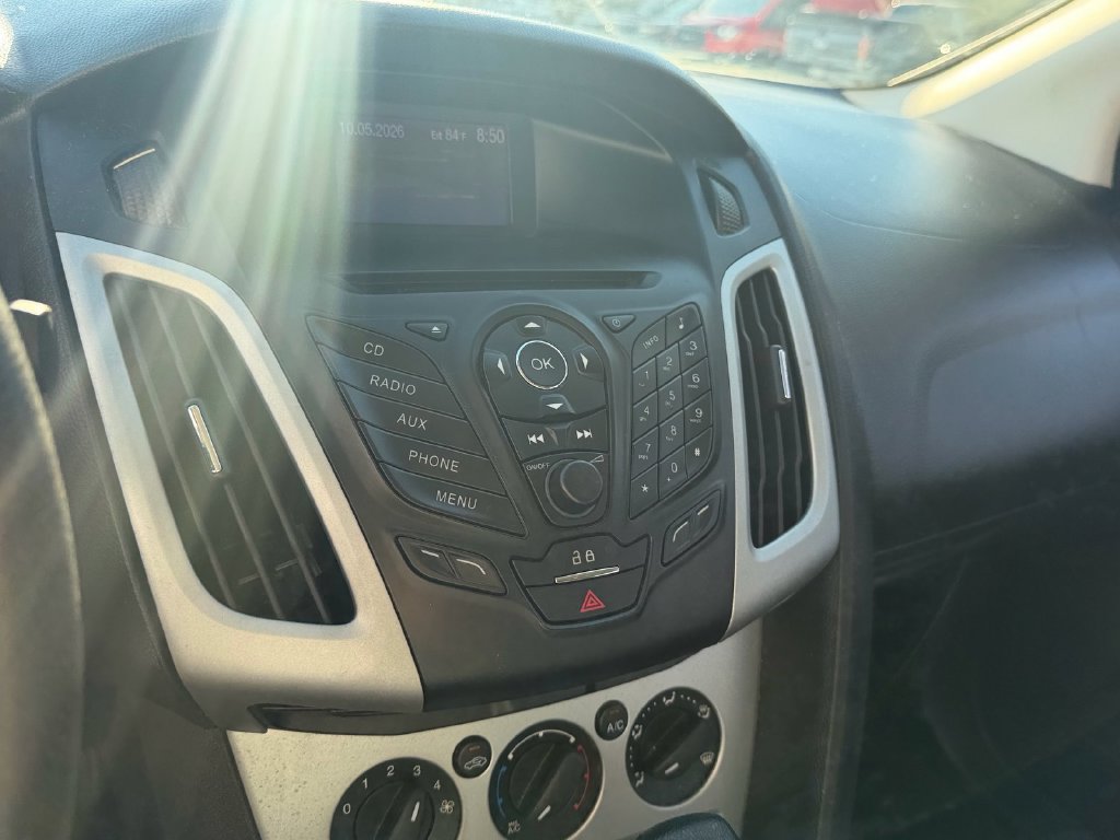 Used 2013 Ford Focus SE FWD image 12