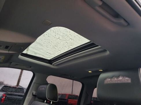 Used 2017 Chevrolet Silverado 1500 High Country image 17