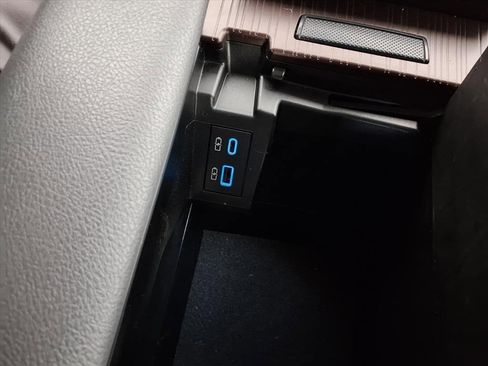 Used 2023 Toyota Sienna LE image 8