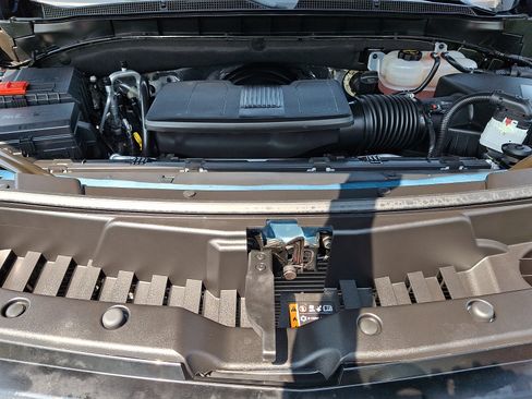 Certified 2025 Chevrolet Suburban High Country AWD/4WD image 28