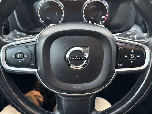 Used 2018 Volvo XC60 T5 Momentum w/ Vision Package image 18