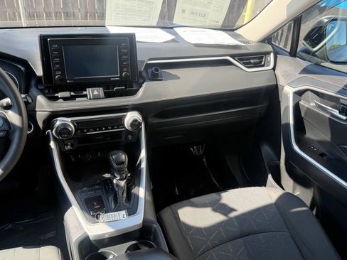 Used 2021 Toyota RAV4 XLE w/ Convenience Package FWD image 8
