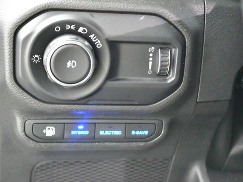 Used 2023 Jeep Wrangler Unlimited Sahara w/ Cold Weather Group AWD/4WD image 14