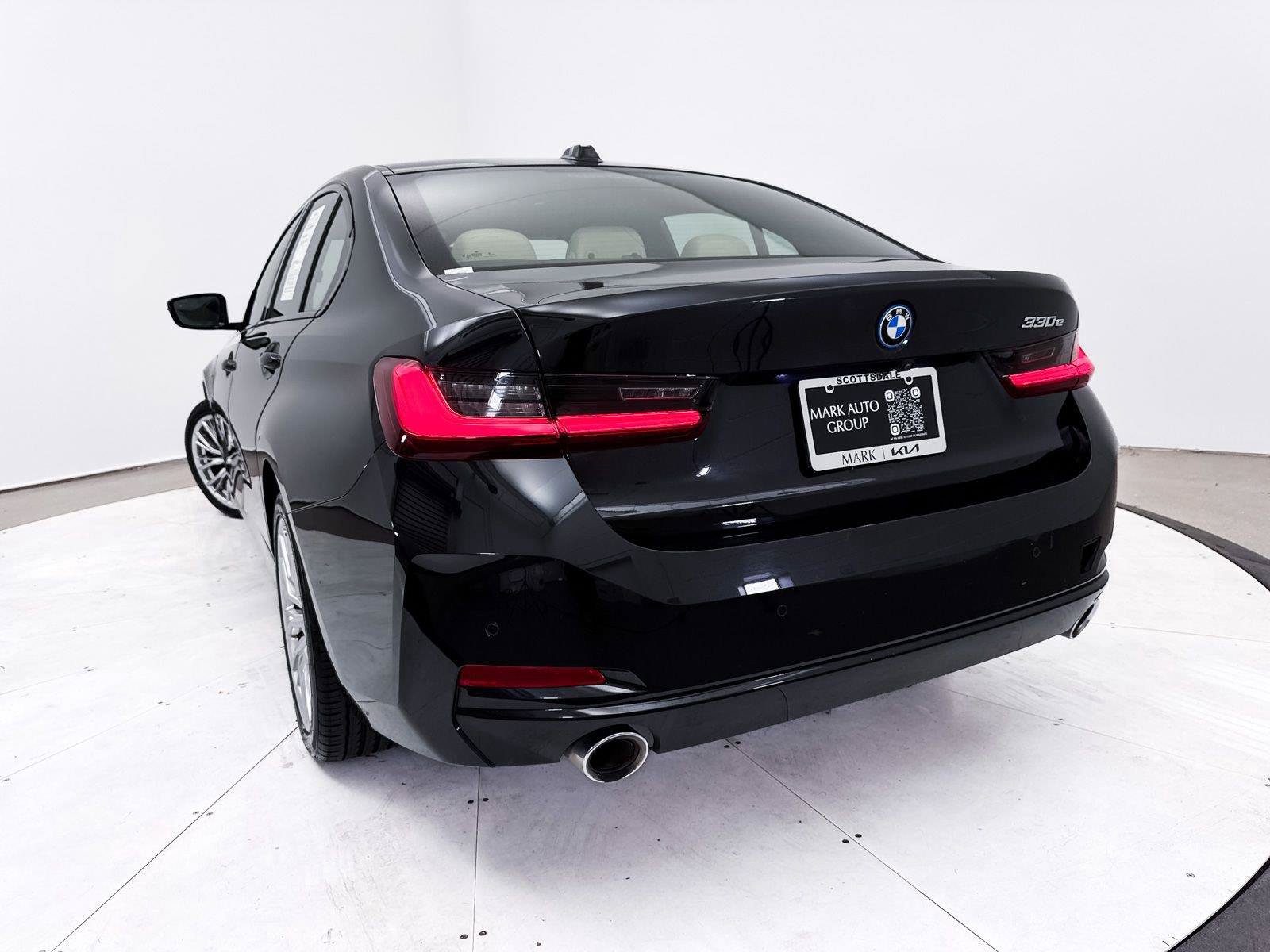 Used 2023 BMW 330e RWD image 12