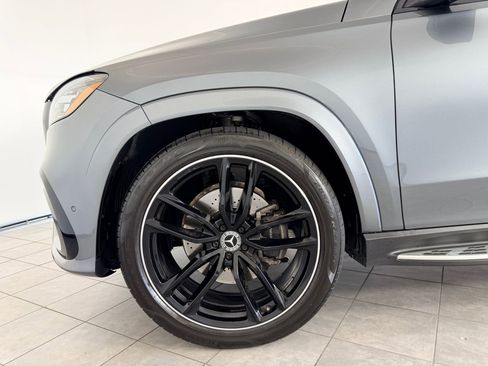 Used 2024 Mercedes-Benz GLS 580 4MATIC image 11
