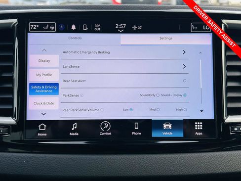 Used 2024 Chrysler Pacifica Touring-L image 7