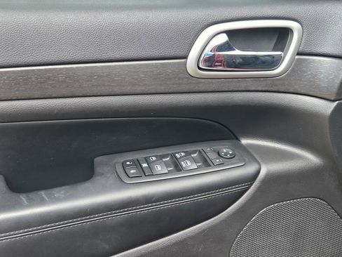 Used 2018 Jeep Grand Cherokee Altitude image 11