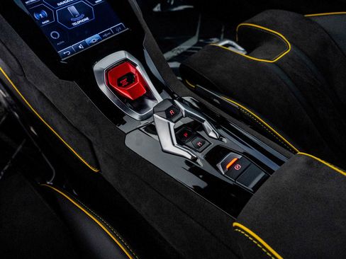 Used 2024 Lamborghini Huracan Sterrato image 41