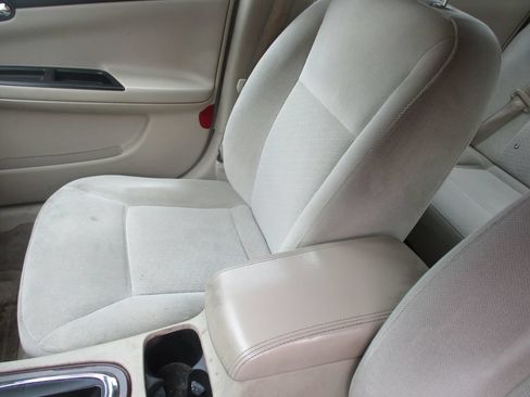 Used 2011 Chevrolet Impala LT FWD image 15