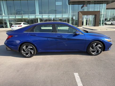 Used 2024 Hyundai Elantra Limited image 7