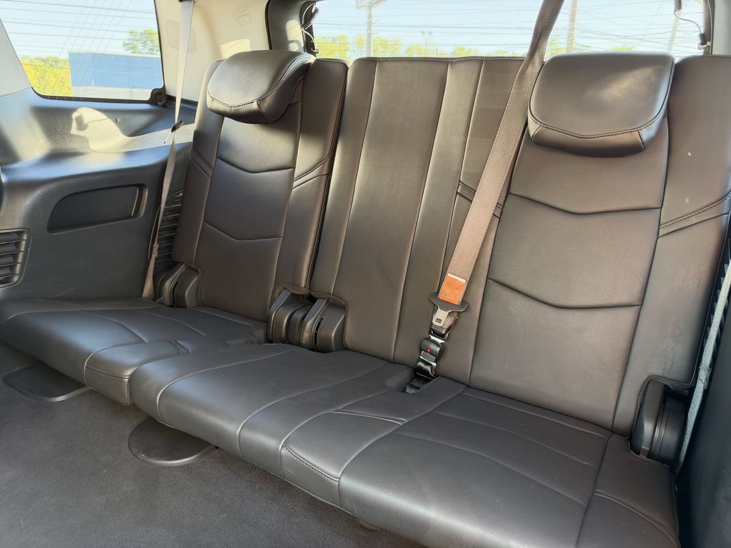 Used 2019 Cadillac Escalade Luxury AWD/4WD image 14