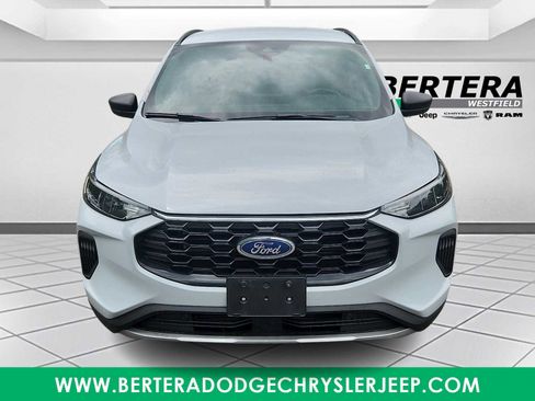 Used 2025 Ford Escape ST-Line AWD/4WD image 2