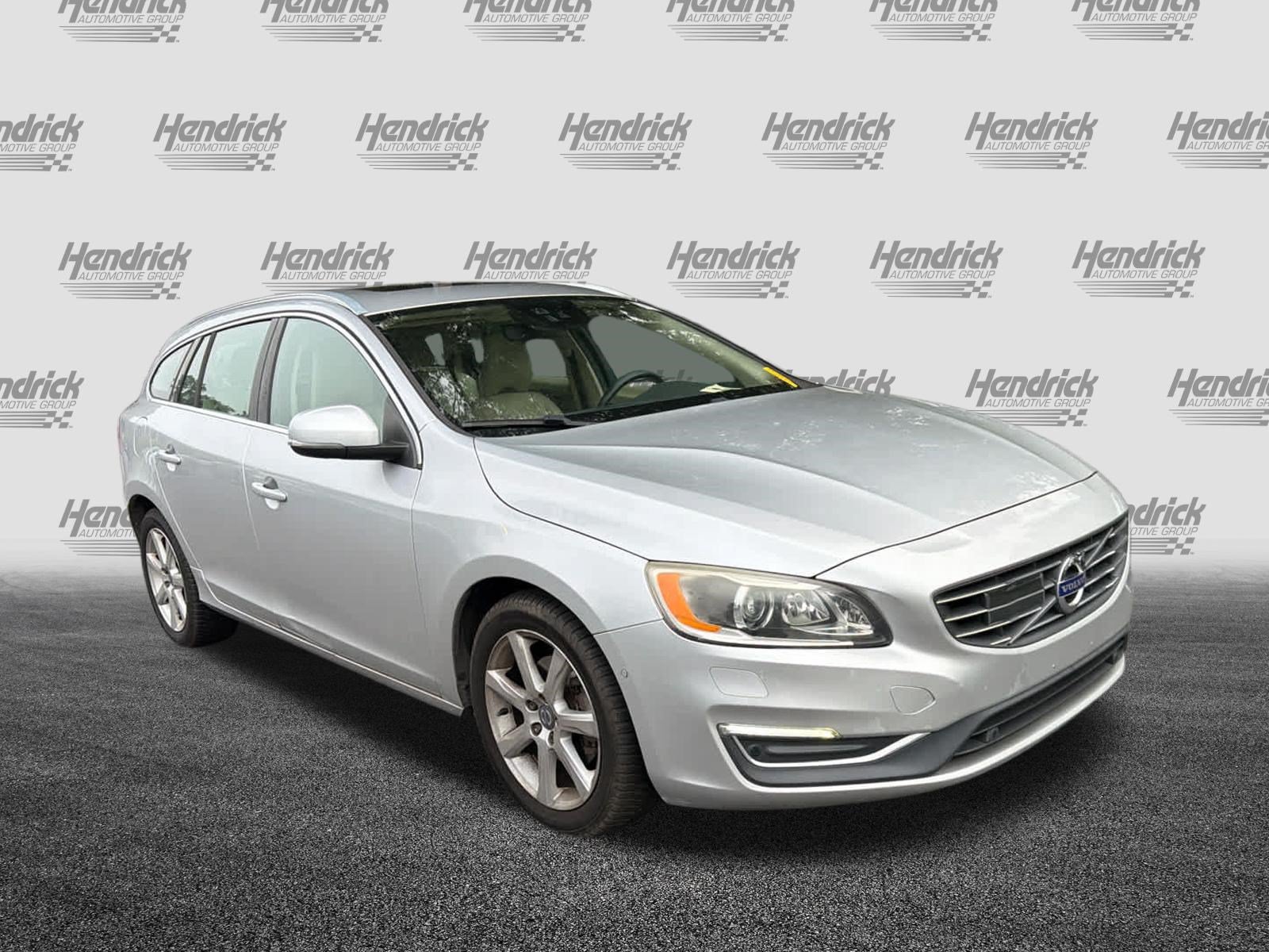Used 2016 Volvo V60 T5 Platinum FWD image 2
