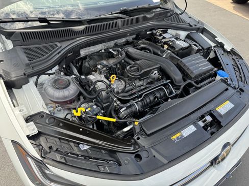 Used 2025 Volkswagen Jetta SE w/ Sunroof Package FWD image 36