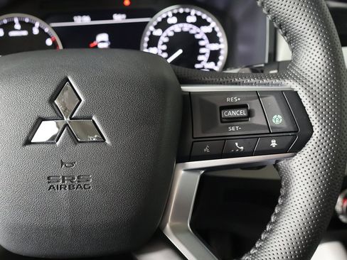 New 2026 Mitsubishi Outlander SE image 39