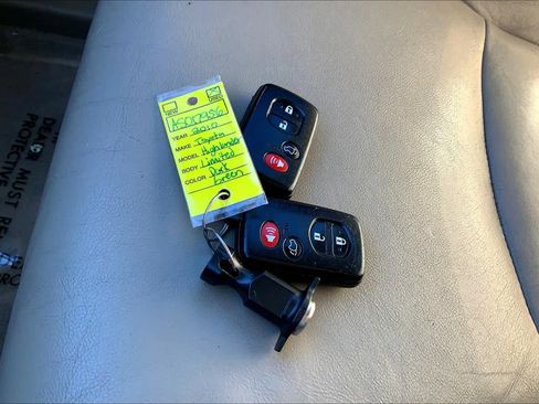 Used 2010 Toyota Highlander Limited image 13