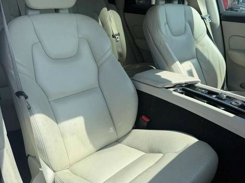 Used 2019 Volvo XC60 T5 Momentum w/ Premium Package FWD image 24