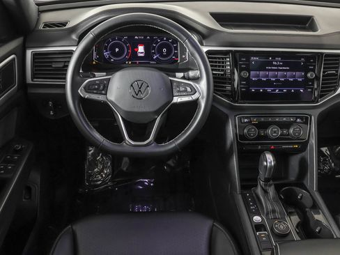 Used 2022 Volkswagen Atlas Cross Sport SE w/ Panoramic Sunroof Package image 38