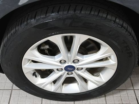 Used 2017 Ford Escape SE w/ Equipment Group 201A AWD/4WD image 18