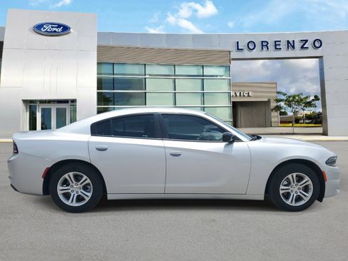 Used 2023 Dodge Charger SXT image 4