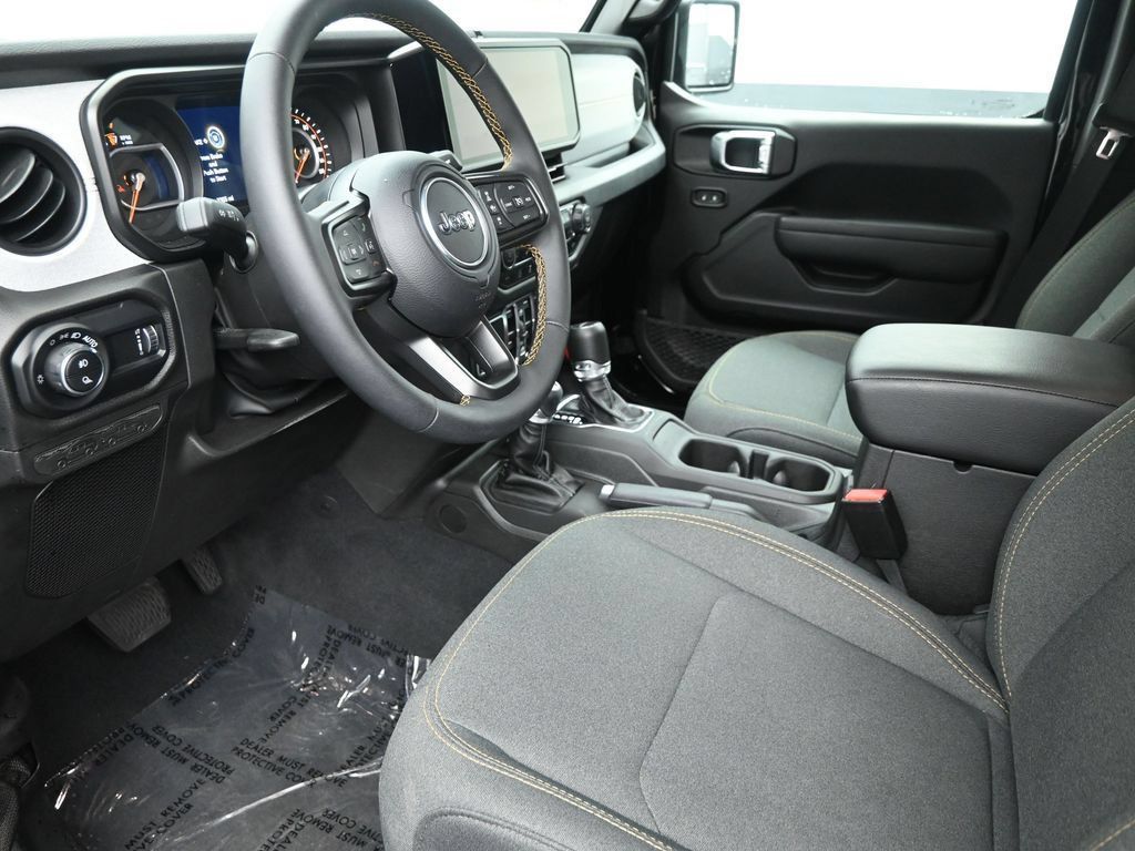 Used 2025 Jeep Gladiator Sport AWD/4WD image 10