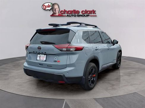 Used 2025 Nissan Rogue SV image 5