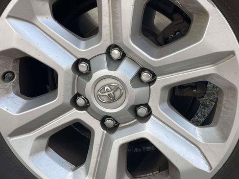Used 2020 Toyota 4Runner SR5 AWD/4WD image 12