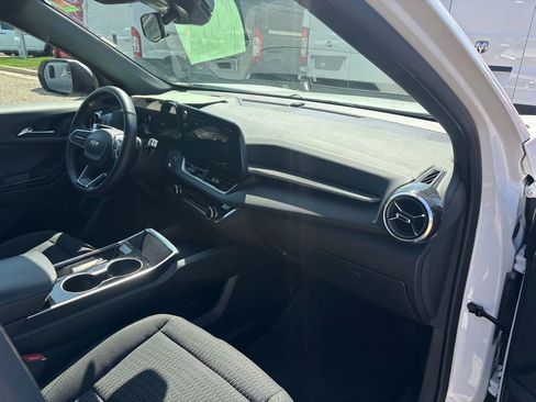 Used 2025 Chevrolet Equinox LT AWD/4WD image 12