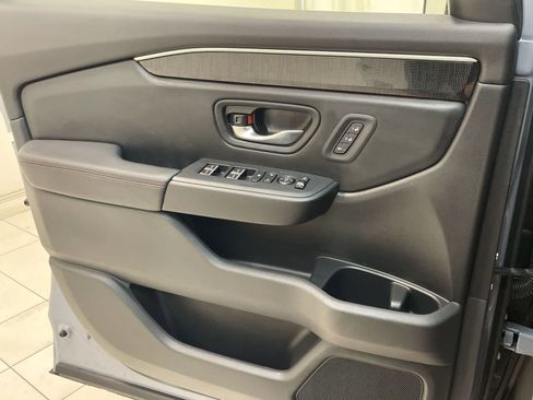 Certified 2025 Honda Pilot Black Edition image 17