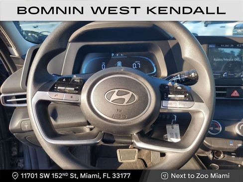 Used 2025 Hyundai Elantra SE image 27