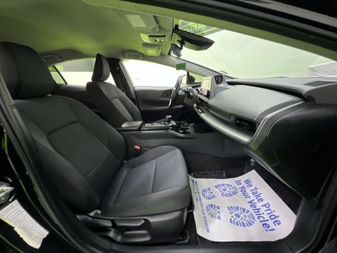 Used 2023 Toyota Prius LE FWD image 28