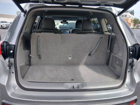 Used 2019 Toyota Highlander XLE FWD image 16