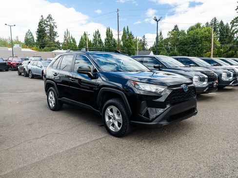 Used 2021 Toyota RAV4 LE AWD/4WD image 26