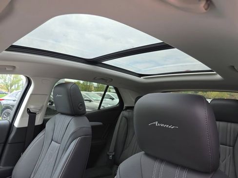 New 2026 Buick Envision Avenir image 4