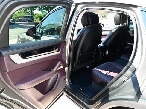 Used 2025 Porsche Cayenne S AWD/4WD image 35