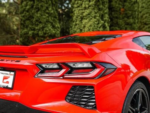 Used 2021 Chevrolet Corvette Stingray Coupe w/ Z51 Performance Package RWD image 19