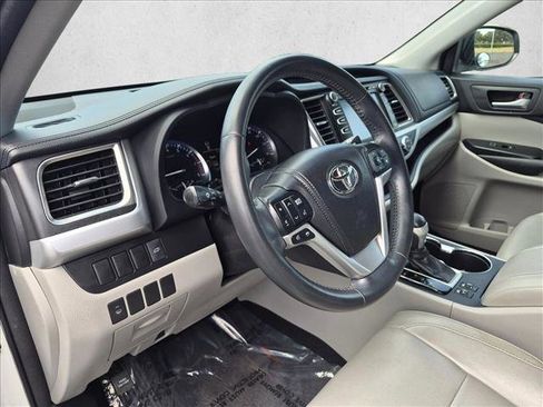 Used 2015 Toyota Highlander XLE FWD image 10