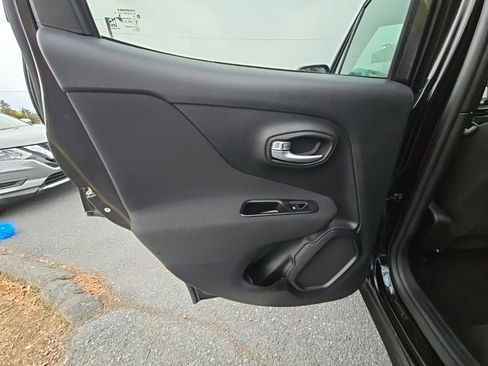 Used 2020 Jeep Renegade Sport w/ Sport Appearance Group image 33