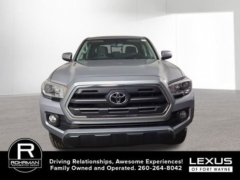 Used 2017 Toyota Tacoma SR5 w/ Tow Package AWD/4WD image 3