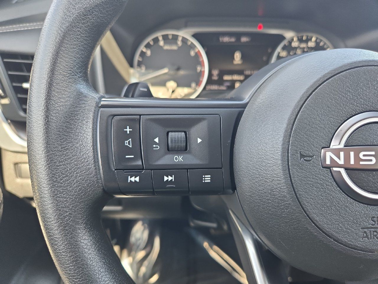 Used 2024 Nissan Rogue SV AWD/4WD image 17
