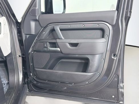 Used 2026 Land Rover Defender 110 S AWD/4WD image 32