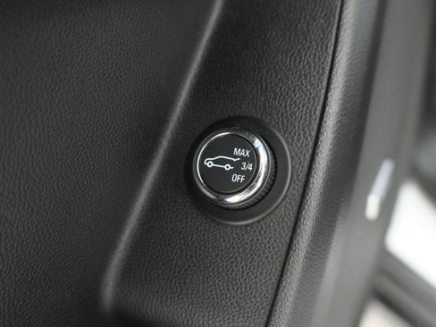 Used 2020 Chevrolet Traverse LT w/ LT Premium Package FWD image 27
