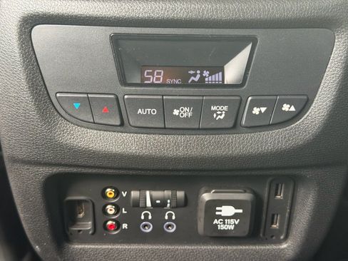 Used 2018 Honda Pilot Touring image 8