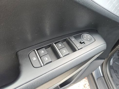 Used 2025 Kia Soul LX w/ LX Technology Package FWD image 17