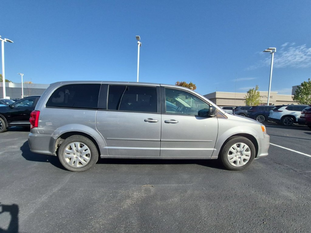 Used 2017 Dodge Grand Caravan SE w/ Power Window Group FWD image 2