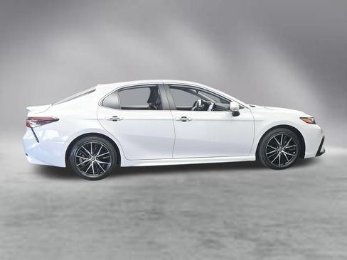 Used 2024 Toyota Camry SE FWD image 8