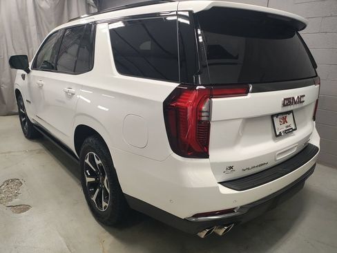 Used 2025 GMC Yukon AT4 w/ AT4 Premium Plus Package AWD/4WD image 21