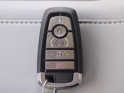 New 2026 Ford Expedition Active image 29